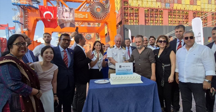 Mersin Limanı'nda Tarihi An: 400 Metrelik Gemi İlk Yanaştı