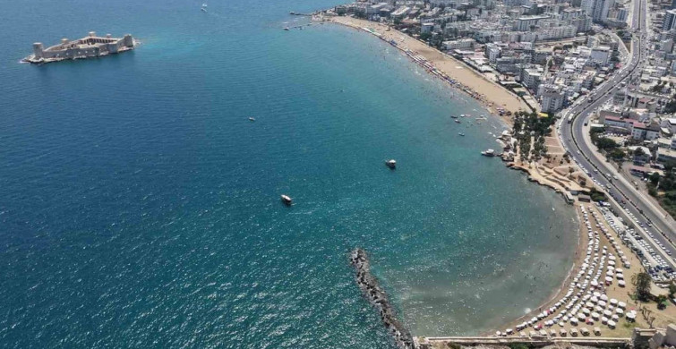 Mersin plajları sıcak havalarda dolup taştı