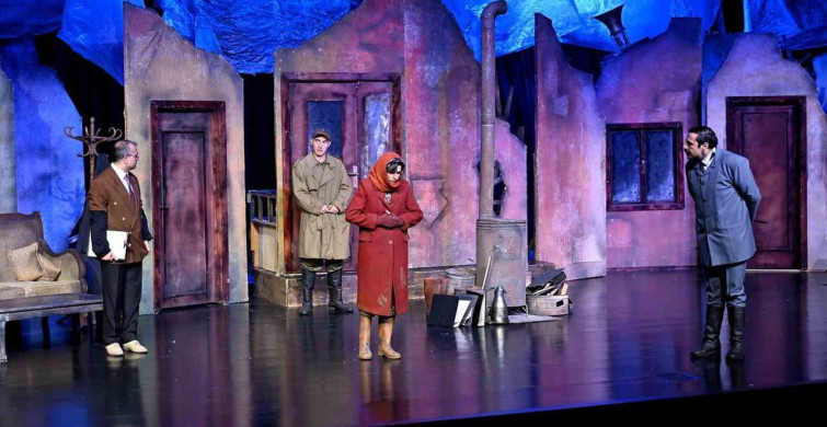 Mersin Şehir Tiyatrosu'na Sanat Dünyasından Tam Nota