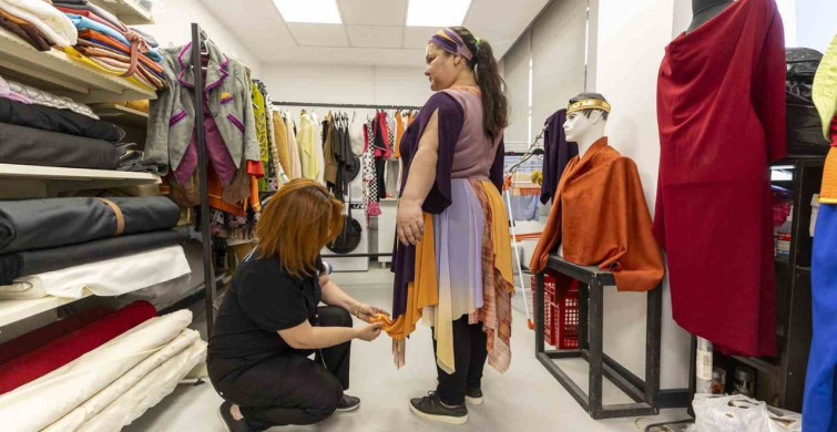 Mersin Şehir Tiyatrosu'nda Kostüm Hazırlığı Devam Ediyor