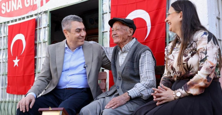 Mersin Valisi Atilla Toros, Yarım Asırlık Bakkal Esnafına Plaket Verd