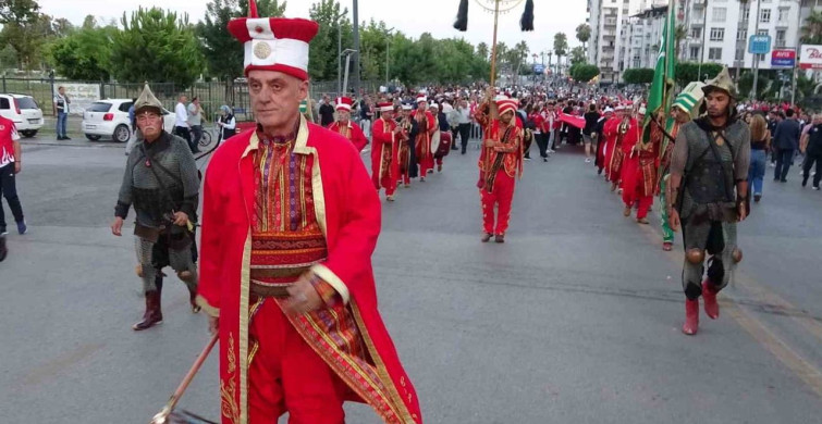 Mersin’de 15 Temmuz yürüyüşü düzenlendi, demokrasi nöbeti tutuldu