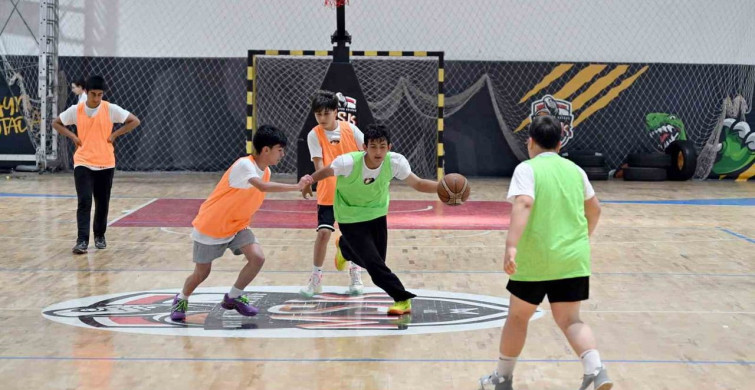 Mersin'de 19 Mayıs Coşkusu Spor Turnuvalarıyla Kutlandı