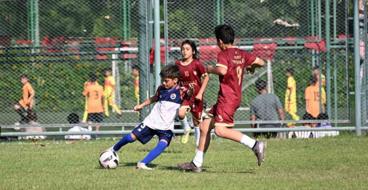 Mersin’de 3 binden fazla çocuk futbol şöleninde buluştu