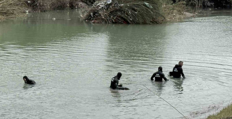 Mersin'de Akıntıya Kapılan Genç İçin Arama Çalışmaları Devam Ediyor