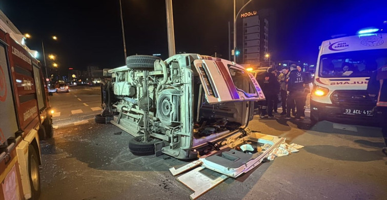 Mersin'de Ambulansa Çarpan Cipin Neden Olduğu Kaza Kamerada Görüntülendi