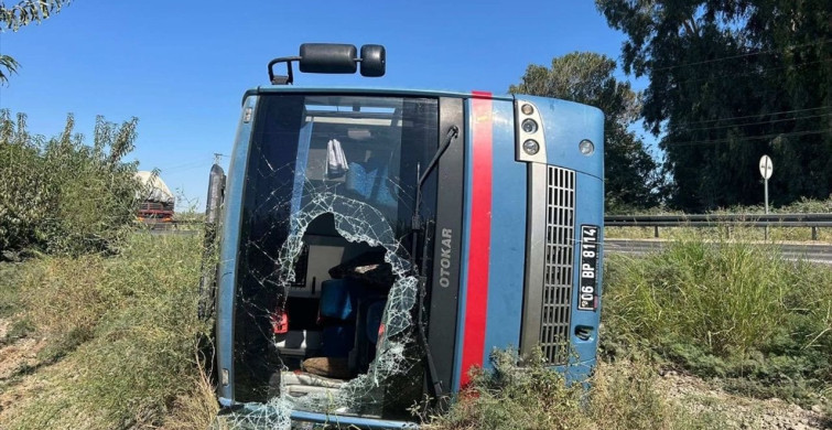 Mersin'de Cezaevi Aracı Devrildi: 13 Yaralı