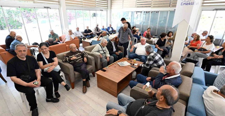 Mersin'de Emekliler Bayram Sevincini Paylaştı