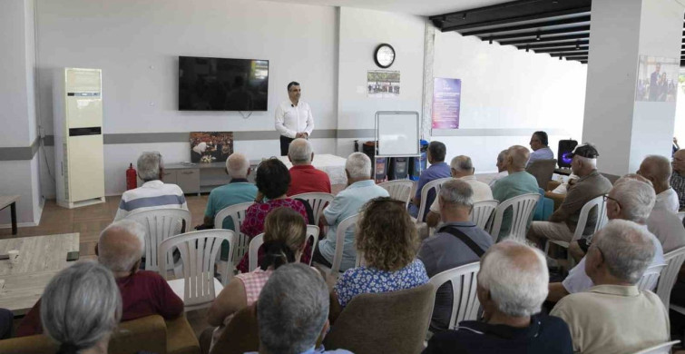 Mersin'de emekliler günü coşkuyla kutlandı