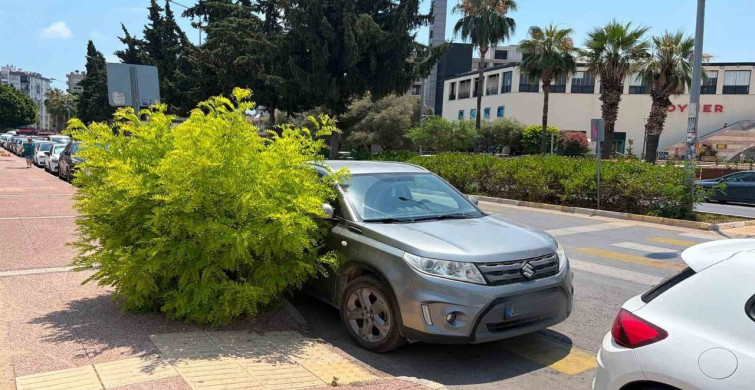 Mersin'de engelli rampası ve kaldırımı işgal eden 184 araca ceza