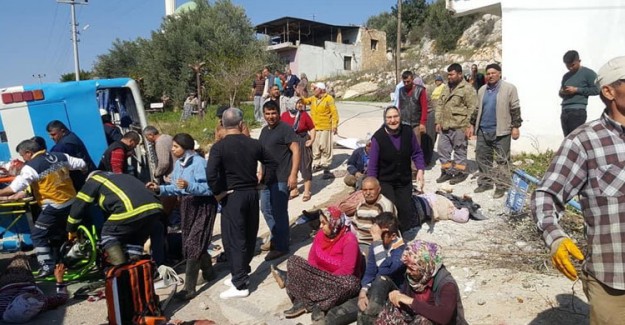 Mersin'de İşçileri Taşıyan Minibüs Kaza Yaptı! 4 İşçi Hayatını Kaybetti