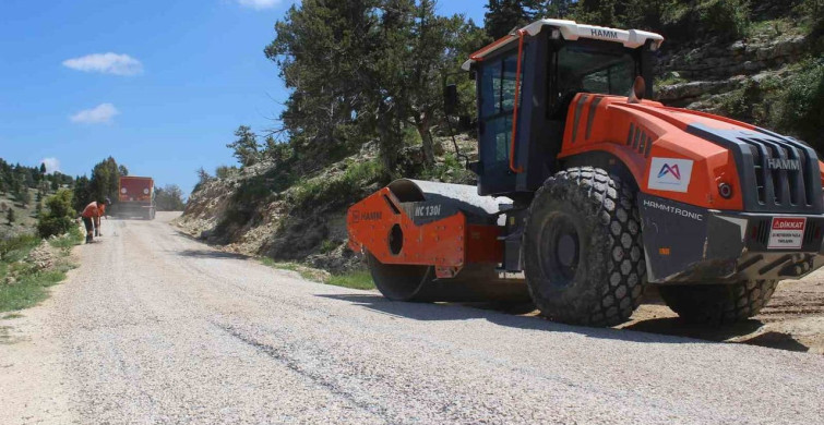 Mersin'de kırsal ulaşımı rahatlatan asfalt çalışması tamamlandı