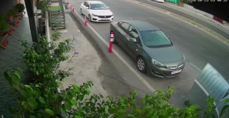 Mersin'de kontrolden çıkan kamyon, park halindeki araçları biçti