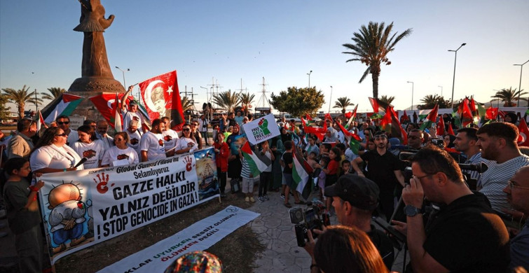 Mersin'de Küresel Sumud Filosu'na Selamlama Etkinliği Düzenlendi