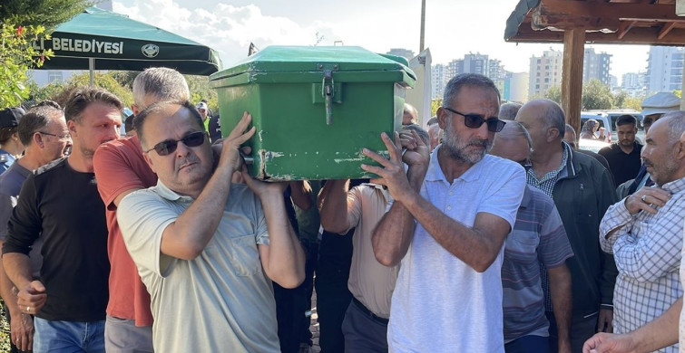 Mersin'de Minibüs Kazasında Hayatını Kaybedenler Toprağa Verildi