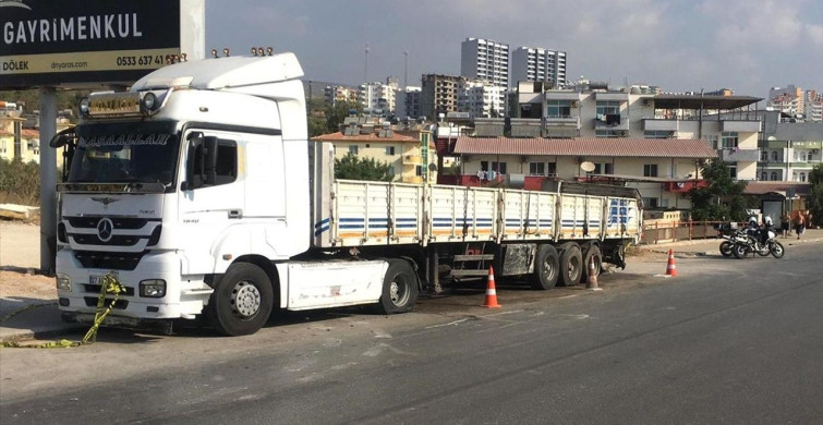 Mersin'de Minibüs Tırla Çarpıştı: 2 Ölü, 10 Yaralı