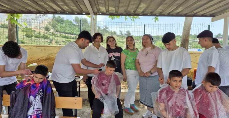 Mersin'de Miniklere Ücretsiz Tıraş Hizmeti
