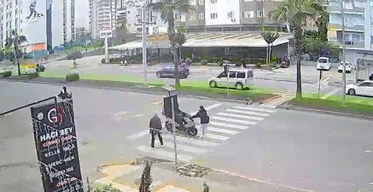 Mersin'de Motokurye Kaza Yaptı: Kız Çocuğu Yaralandı