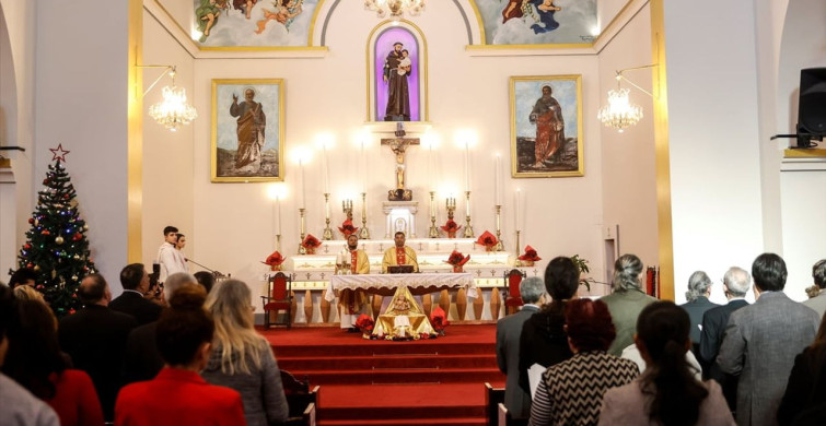 Mersin'de Noel Ayini Coşkusu