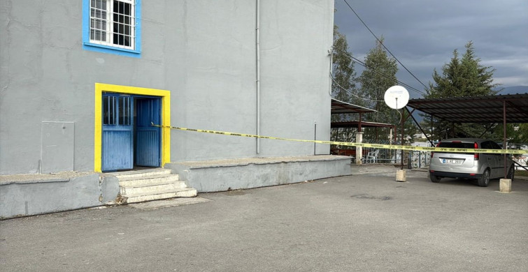 Mersin'de Ortaokul Öğrencisi Okul Müdürünü Tüfekle Yaraladı