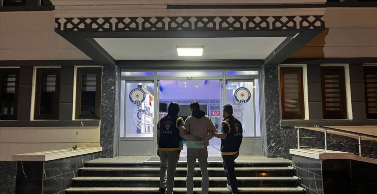 Mersin'de Park Halindeki Araçları Yakan Şüpheli Yakalandı