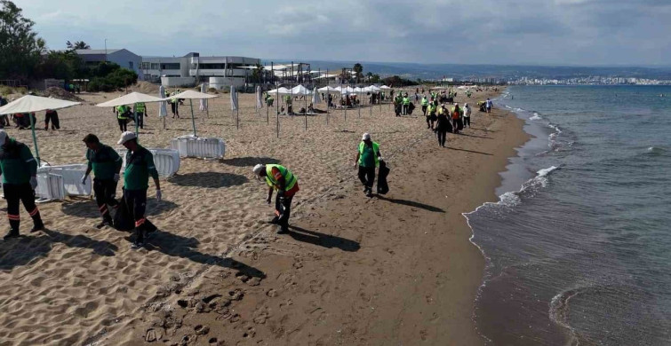 Mersin'de sahiller dünya çevre haftasında temizlendi
