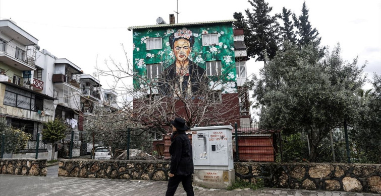 Mersin'de Sanatla Renklenen Binalar