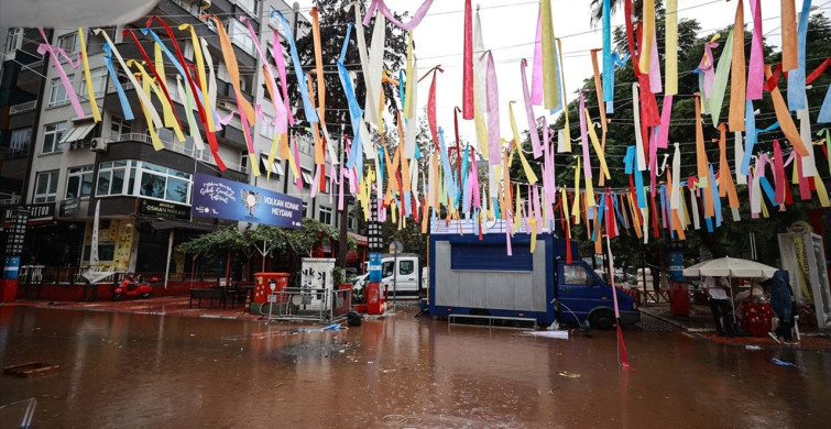 Mersin'de Şiddetli Yağış ve Rüzgar Hayatı Olumsuz Etkiledi