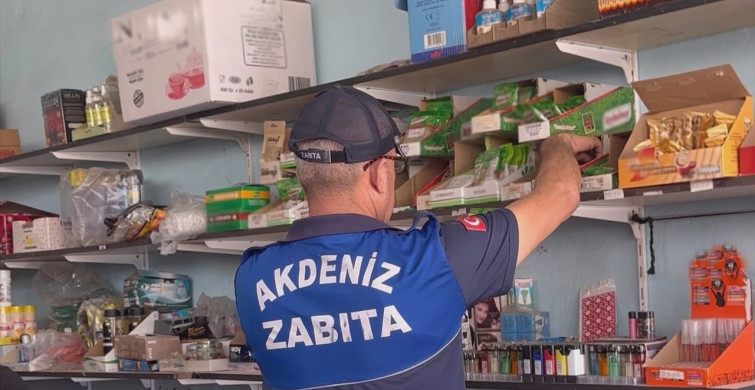 Mersin'de Son Kullanım Tarihi Geçmiş Gıda Ürünleri Ele Geçirildi