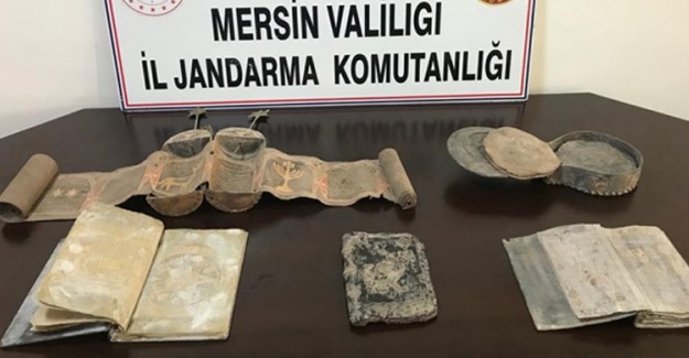 Mersin'de Tarihi Eser Operasyonu: 5 İbranice Kitap Ele Geçirildi