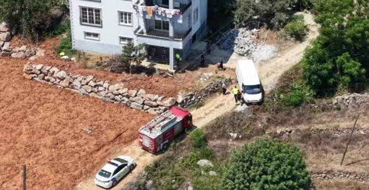 Mersin'de ticari araç, çıkmaz sokağa girdi