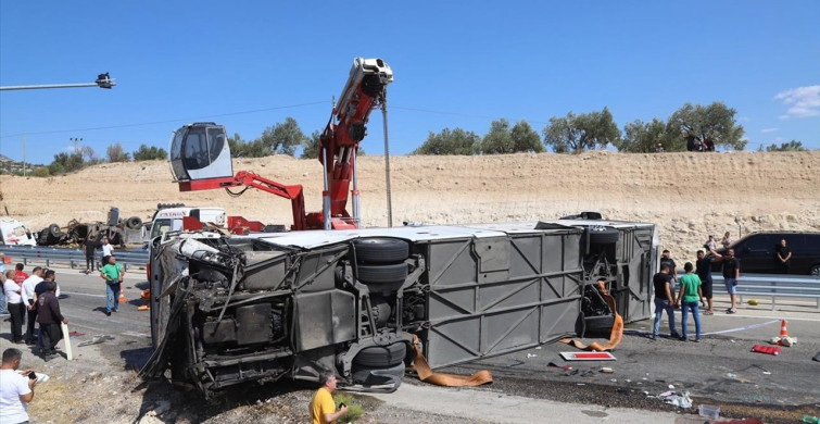 Mersin'de Tır Otobüse Çarptı: 3 Ölü, 7 Yaralı