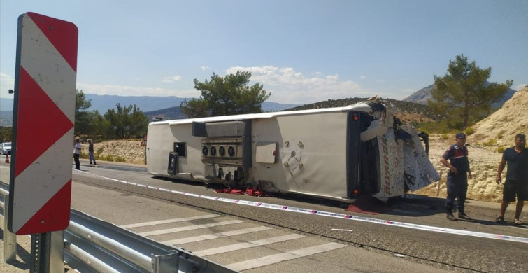 Mersin'de Tır ve Yolcu Otobüsü Çarpıştı: 3 Ölü, 7 Yaralı