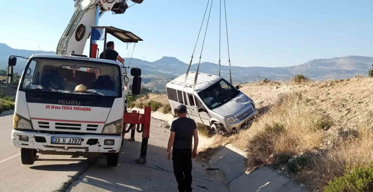 Mersin'de trafik kazasında 5 kişi yara almadan kurtuldu
