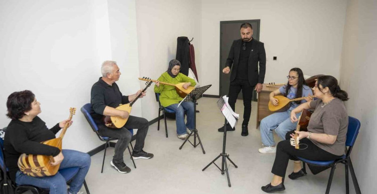 Mersin'de Ücretsiz Müzik Kursları Sezonu Sona Ermek Üzere