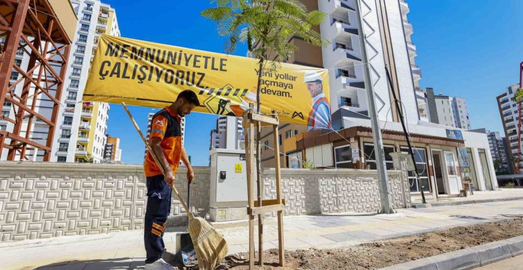 Mersin'de yenilenen cadde 420 ağaçla buluştu
