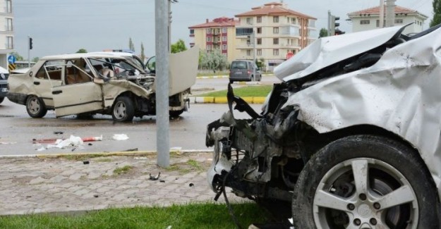 Mersin'de Zincirleme Kaza: 8 Yaralı