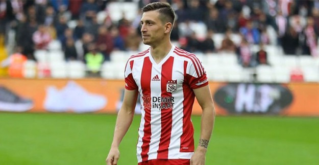 Mert Hakan Yandaş: Sivasspor'da Kalacağım