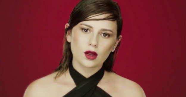 Merve Özbey Makyajsız Ünlüler Kervanına Katıldı