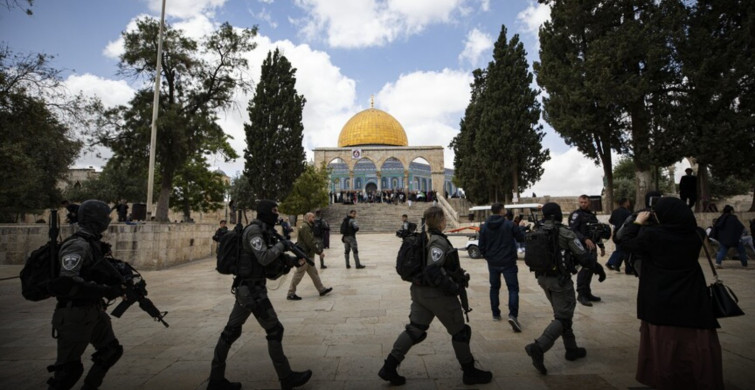 Mescid-i Aksa’ya baskın: İsrail bayrağı açıldı, tepkiler yükseldi