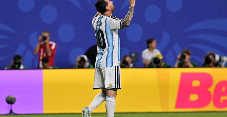 Messi'nin tarihe geçtiği maçta son şampiyon galibiyetle başladı