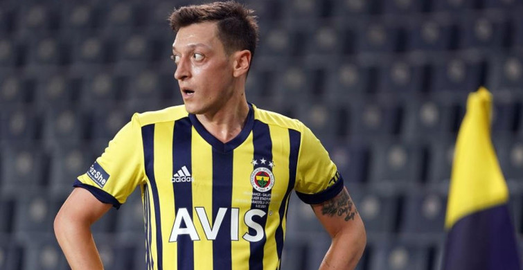 Mesut Özil Sahne Alıyor