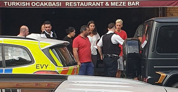 Mesut Özil'e Londra'da Bıçaklı Saldırı Girişimi