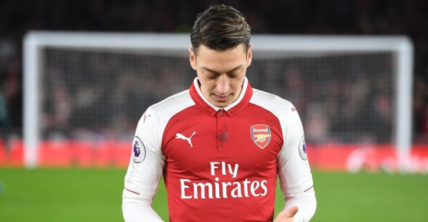Mesut Özil'e Tepki Sürüyor