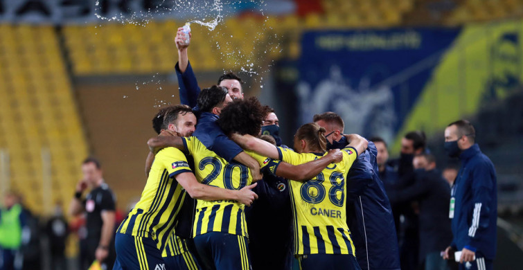 Mesut Özil'in Lisansı İçin Fedakarlıklar