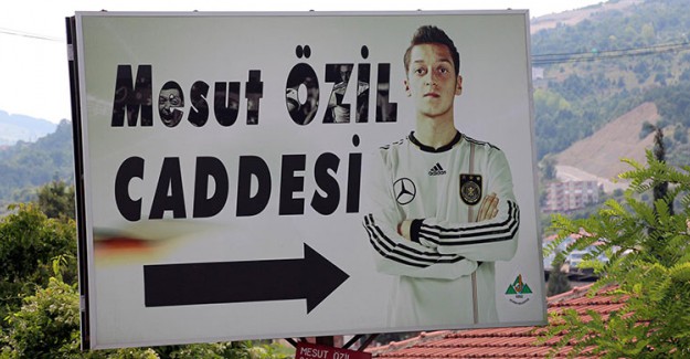 Mesut Özil’in Memleketindeki Tabela Değiştirildi!