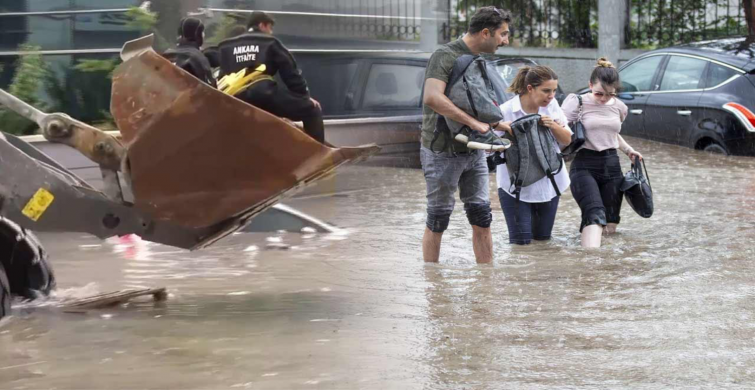 Meteorolojiden UYARI ÜSTÜNE UYARI: FIRTINALAR KOPACAK! O Şehir fırtına altında kalacak