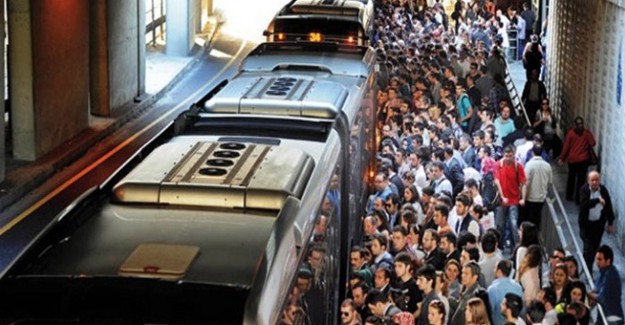 Metrobüs Arızası Sebebiyle Trafik Kilitlendi 