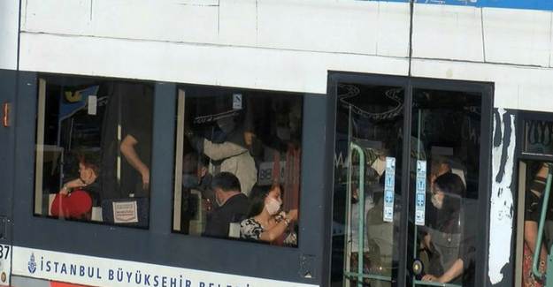 Metrobüs Ve Tramvay Duraklarında Büyük Yoğunluk