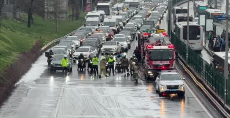 Metrobüste Yangın: Şişli'de Seyir Halinde Olay Gerçekleşti